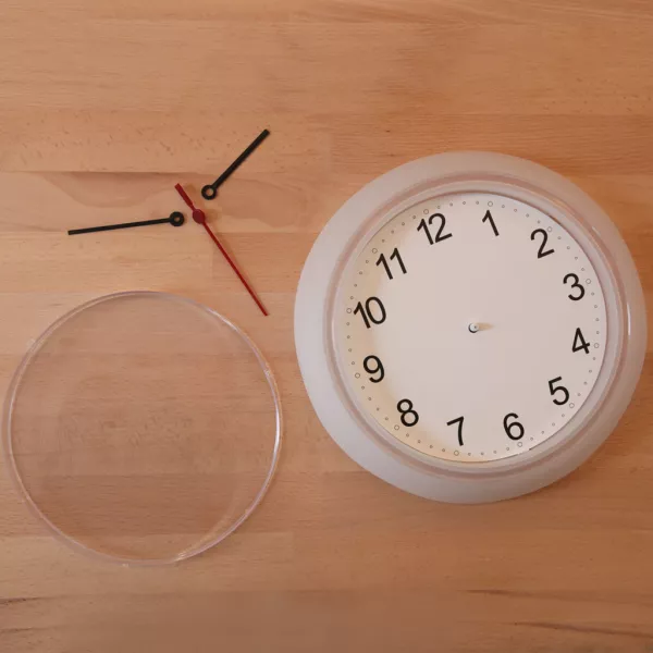 Etape 1 : démonter l’horloge