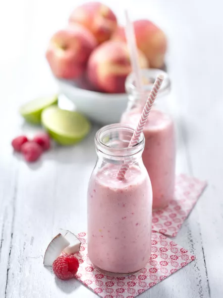 Smoothie pêche, citron vert, lait de coco et sorbet plein fruit framboise Carte d'Or®