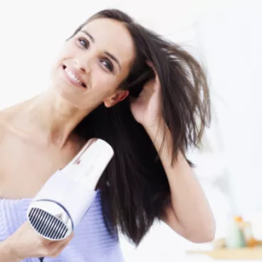 Cheveux : place au volume ! Conseils et astuces pour donner du volume à ses cheveux