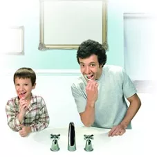 Hygiène bucco-dentaire : Quelles astuces pour habituer vos enfants à se brosser