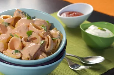 Pâte à la crème fraîche, au ketchup et au basilic avec Amora ®