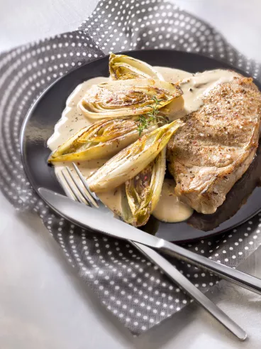 Côte de veau rôtie, endives braisées au cidre avec FRUIT D’OR® Demi-sel