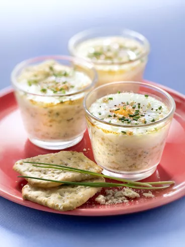 Œufs cocotte à la crème de ciboulette et TUC® Crispy