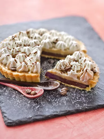 Tarte sablée au café, croquant chocolat et chantilly avec Grand’Mère®