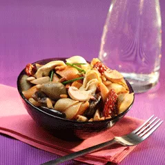 Salade de pâtes aux légumes confits avec Maille®