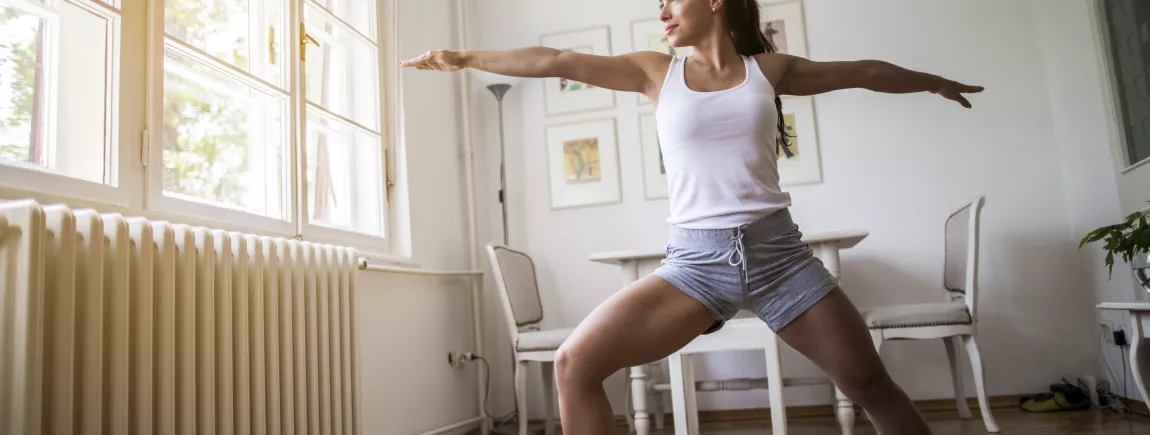 Femme qui fait de l'exercice