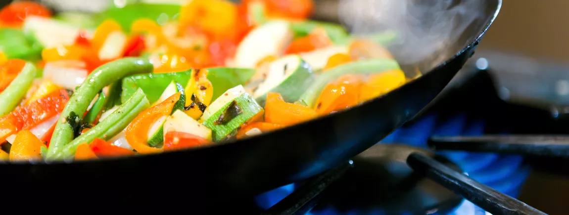 Recettes sur le feu à base de légumes dégageant un délicieux fumé