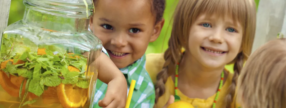 Bar à goûter DIY en extérieur avec des enfants